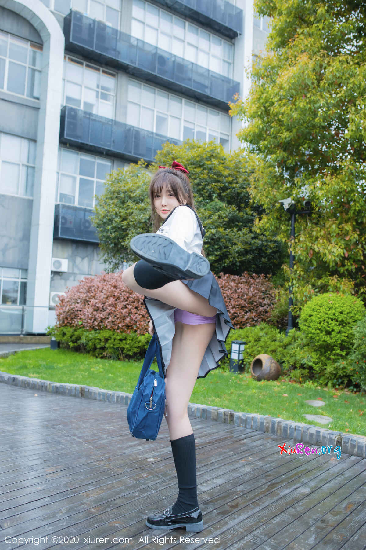 [秀人网XiuRen] N02193 玲珑大眼萌妹糯美子Mini校园风可爱JK制服诱惑美女商务写真 50P